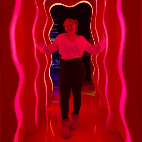 Meet your Posher, Rebekah - Picture 1 of 1